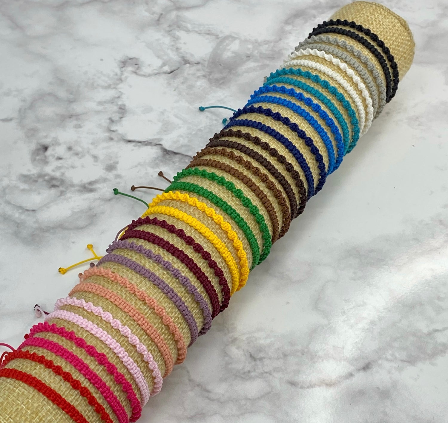 Pulseras Ajustables de Hilo