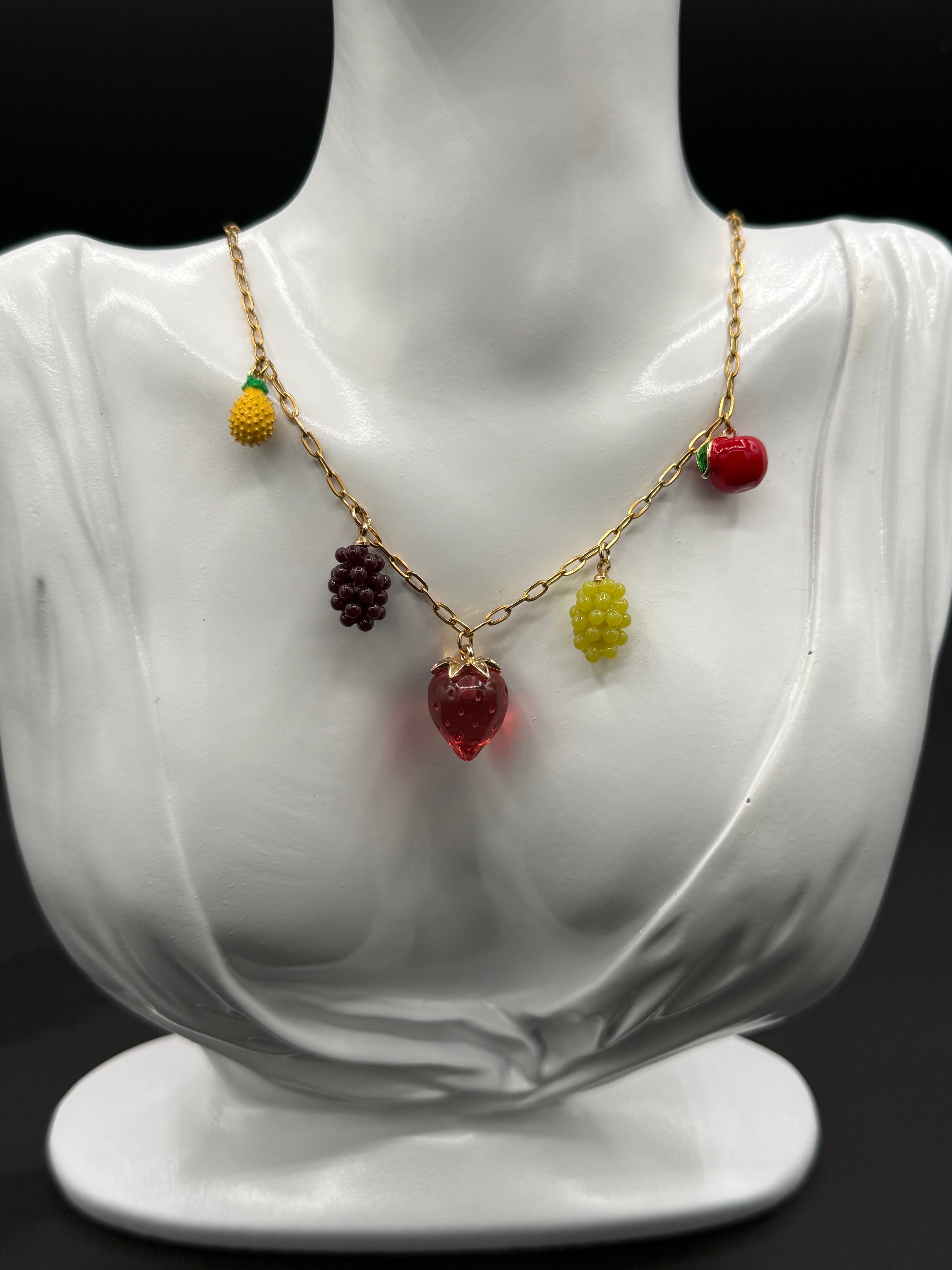 Collar Fruits